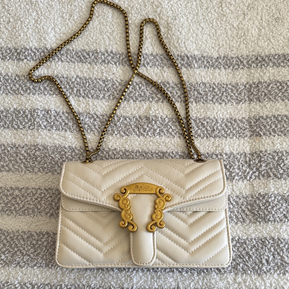 Elegant Cream Quilted Shoulder Bag